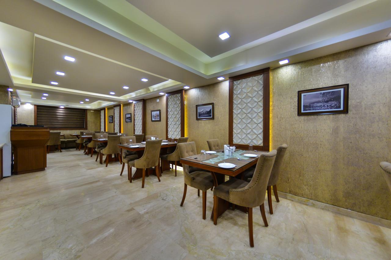 Clarks Inn Srinagar מראה חיצוני תמונה
