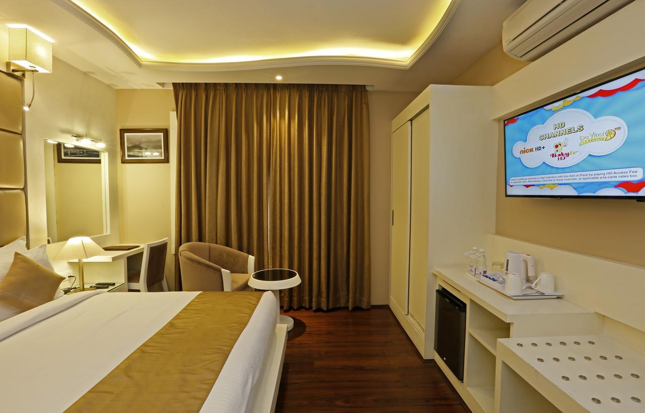 Clarks Inn Srinagar מראה חיצוני תמונה
