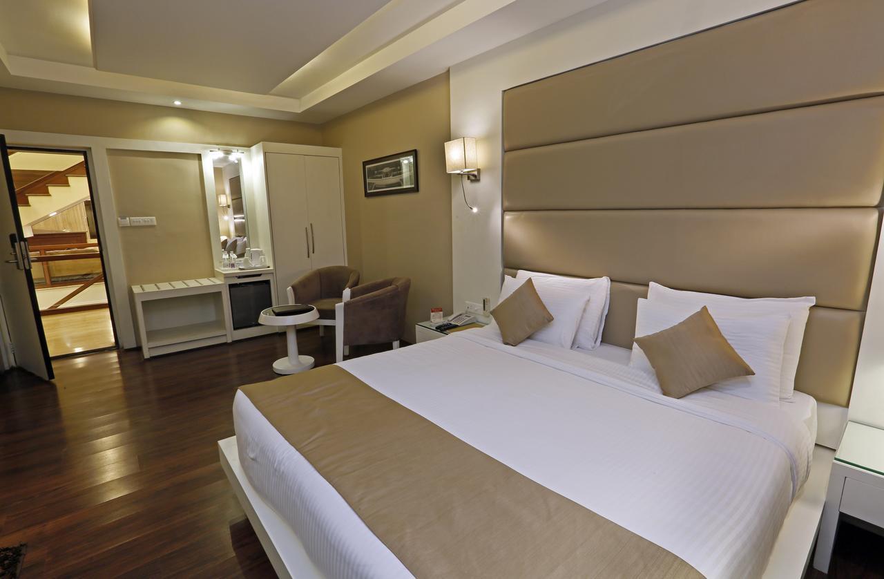 Clarks Inn Srinagar מראה חיצוני תמונה