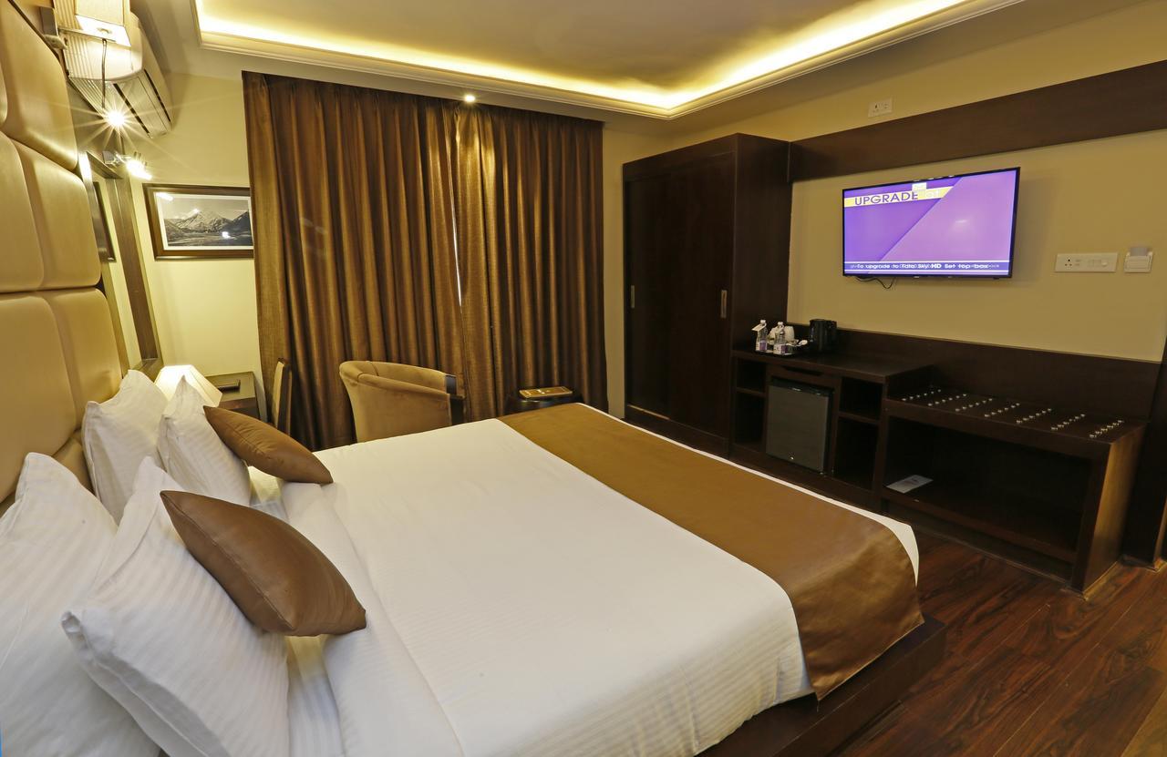Clarks Inn Srinagar מראה חיצוני תמונה