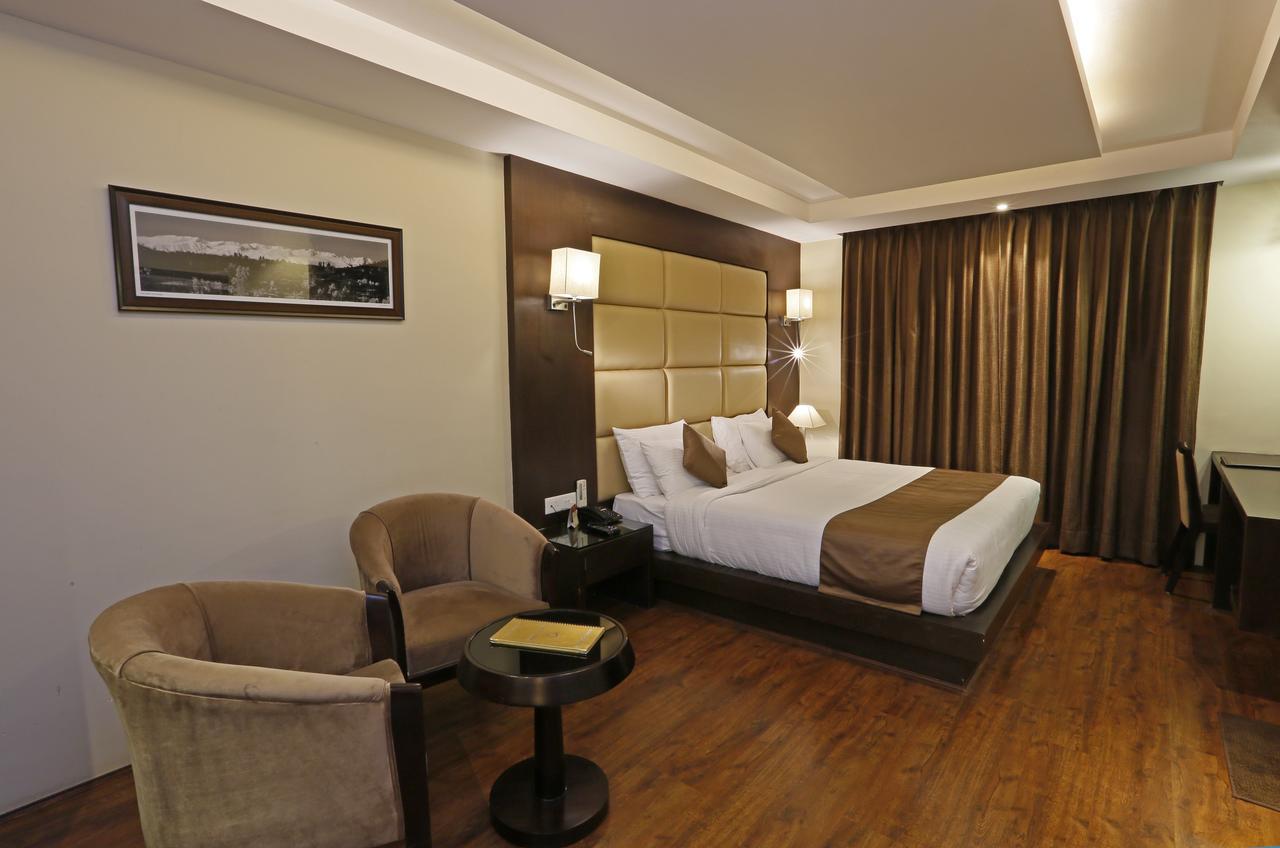 Clarks Inn Srinagar מראה חיצוני תמונה