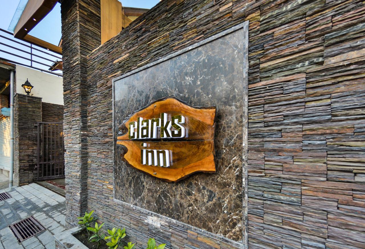 Clarks Inn Srinagar מראה חיצוני תמונה